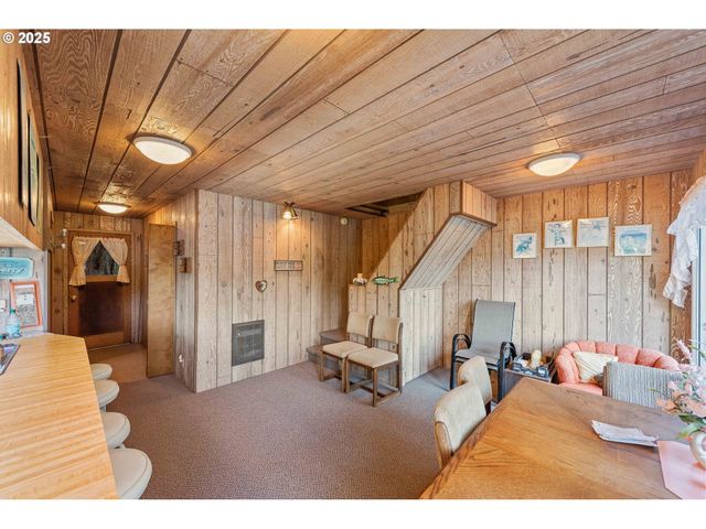96113 RAINS Ln, Lakeside, OR 97449