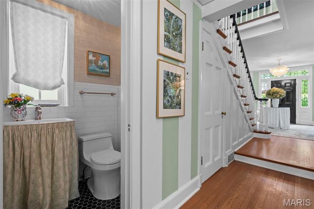5 Ridgewood Street, Ladue, MO 63124