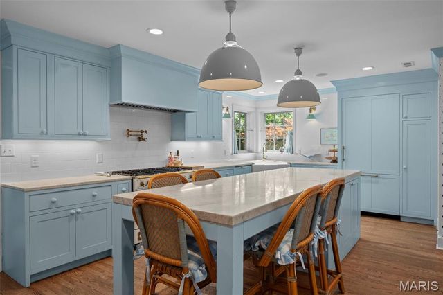 5 Ridgewood Street, Ladue, MO 63124