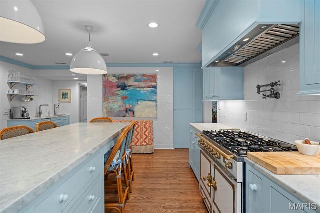 5 Ridgewood Street, Ladue, MO 63124