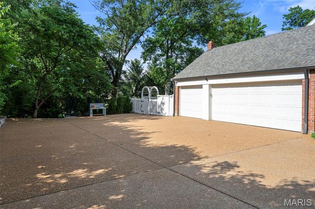 5 Ridgewood Street, Ladue, MO 63124
