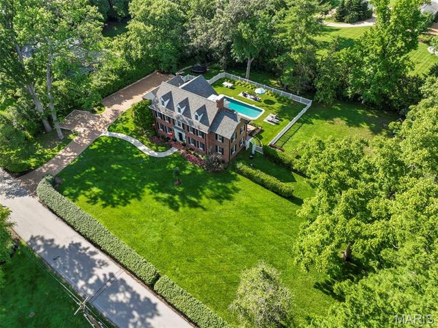 5 Ridgewood Street, Ladue, MO 63124