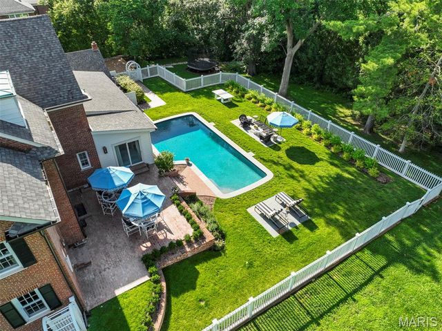 5 Ridgewood Street, Ladue, MO 63124