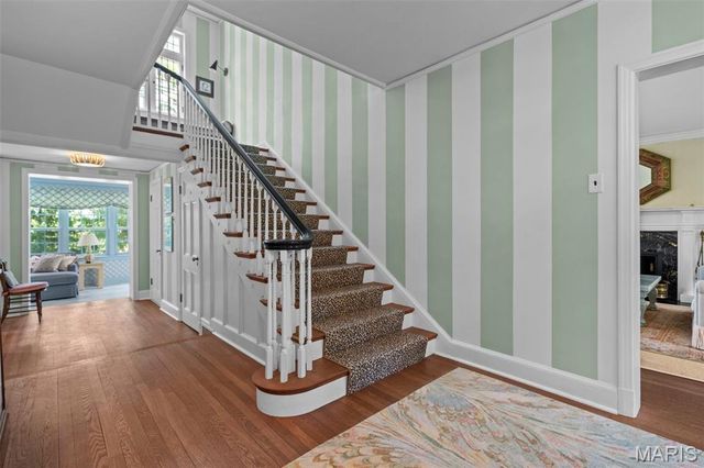 5 Ridgewood Street, Ladue, MO 63124