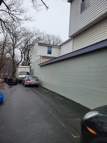 585 Park Ave, Worcester, MA 01603