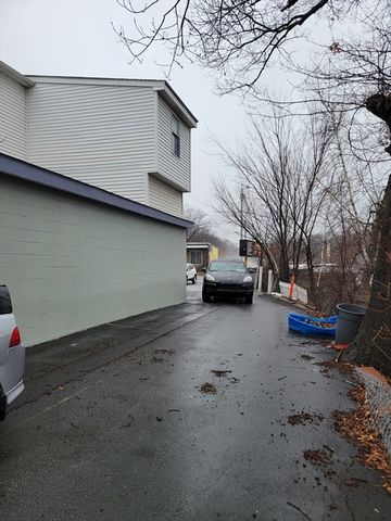 585 Park Ave, Worcester, MA 01603