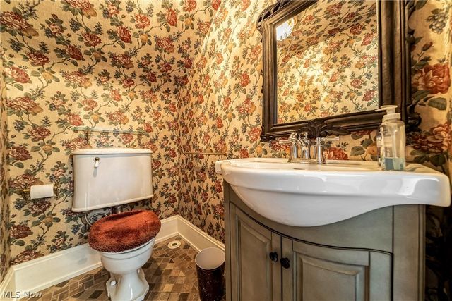 2469 Kenilworth Road, Cleveland Heights, OH 44106
