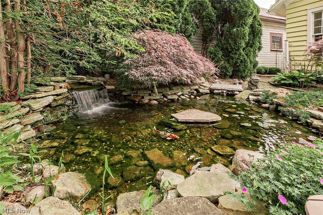 2469 Kenilworth Road, Cleveland Heights, OH 44106