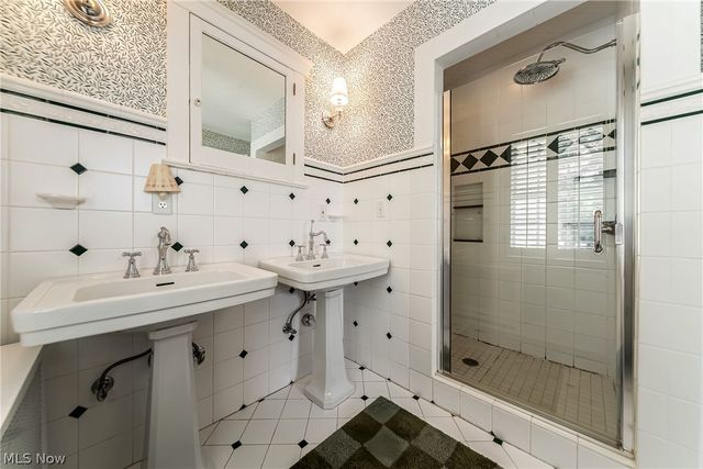 2469 Kenilworth Road, Cleveland Heights, OH 44106