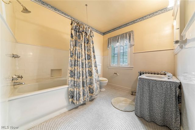 2469 Kenilworth Road, Cleveland Heights, OH 44106
