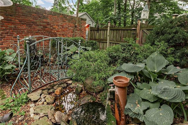 2469 Kenilworth Road, Cleveland Heights, OH 44106