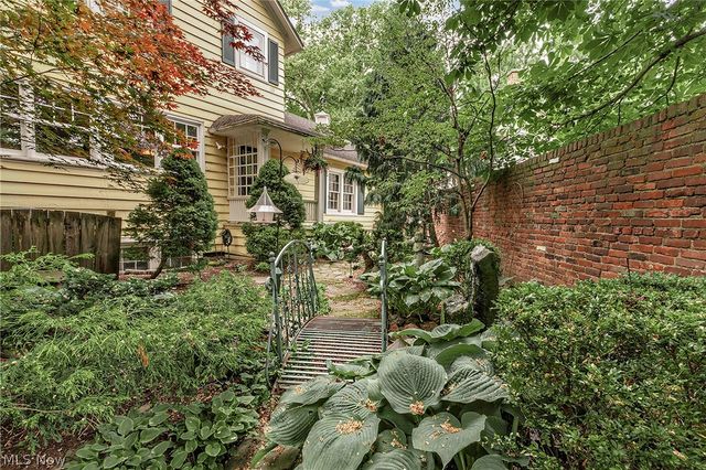 2469 Kenilworth Road, Cleveland Heights, OH 44106