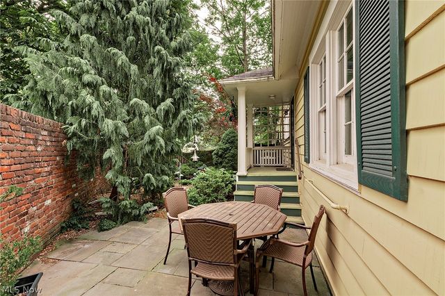 2469 Kenilworth Road, Cleveland Heights, OH 44106