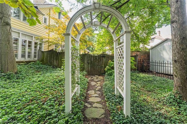 2469 Kenilworth Road, Cleveland Heights, OH 44106