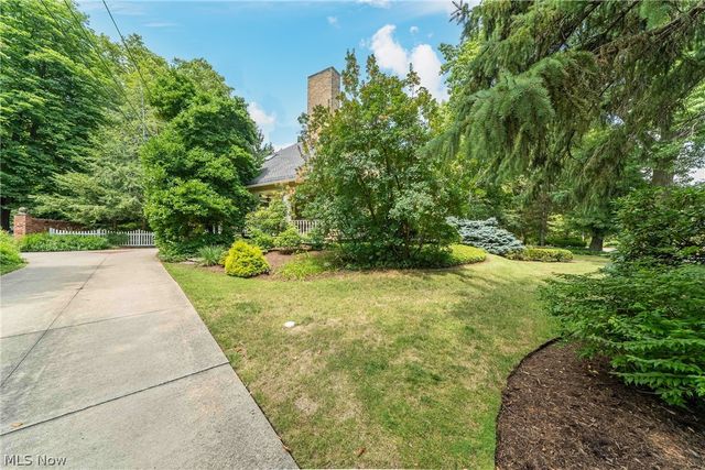2469 Kenilworth Road, Cleveland Heights, OH 44106