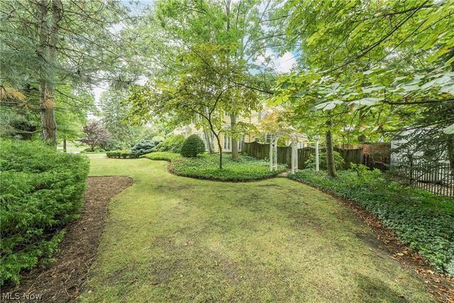 2469 Kenilworth Road, Cleveland Heights, OH 44106
