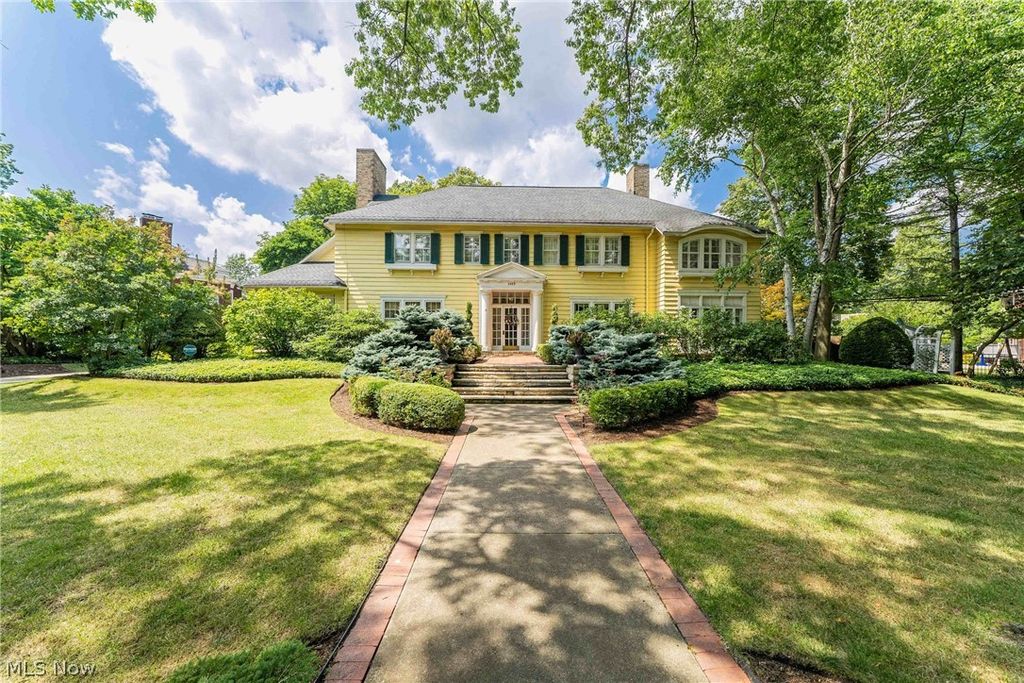 2469 Kenilworth Road, Cleveland Heights, OH 44106