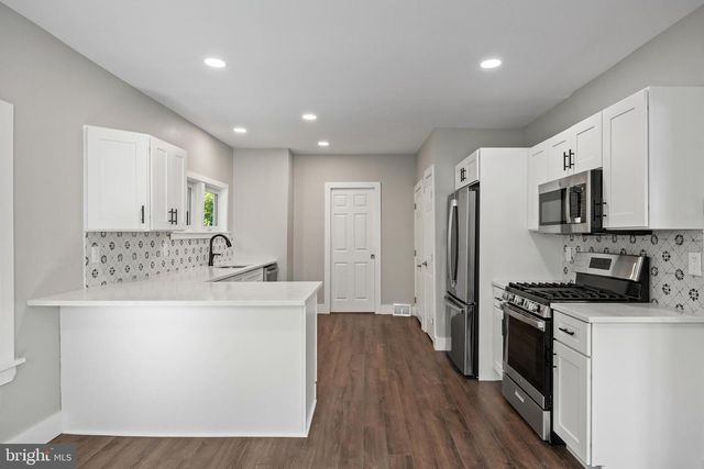 16 MOORE AVE, Cherry Hill, NJ 08034