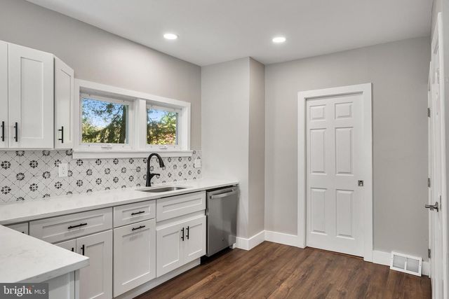 16 MOORE AVE, Cherry Hill, NJ 08034