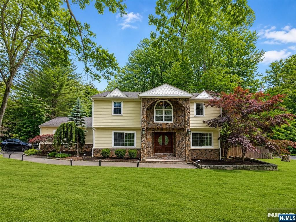 76 Millbrook Circle, Norwood, NJ 07648