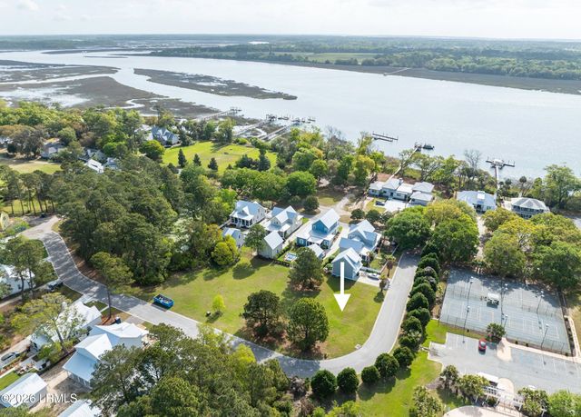 8 Stoney Island Drive, Beaufort, SC 29907