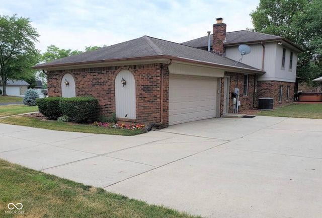 1110 S Heron Court, New Palestine, IN 46163
