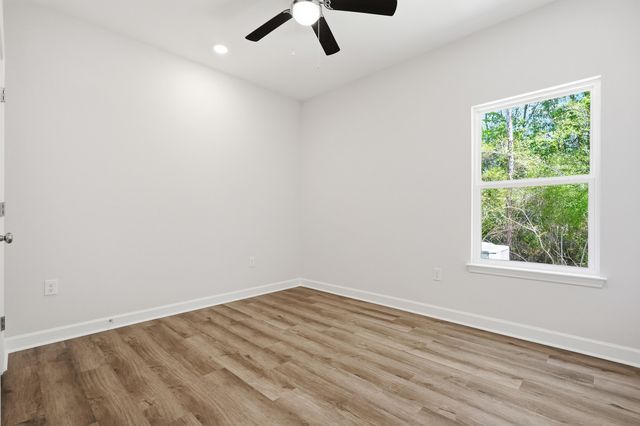 111 Sandhill Court, Freeport, FL 32439