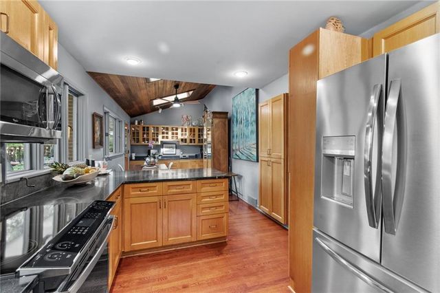 425 S Woodland Drive, Kansas City, MO 64118