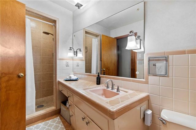 425 S Woodland Drive, Kansas City, MO 64118