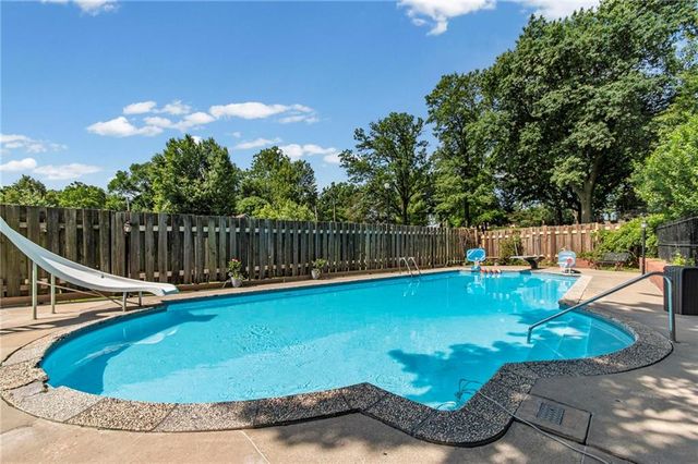 425 S Woodland Drive, Kansas City, MO 64118