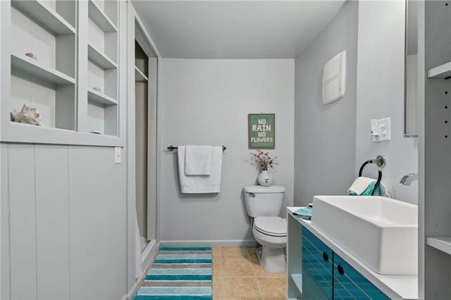 425 S Woodland Drive, Kansas City, MO 64118