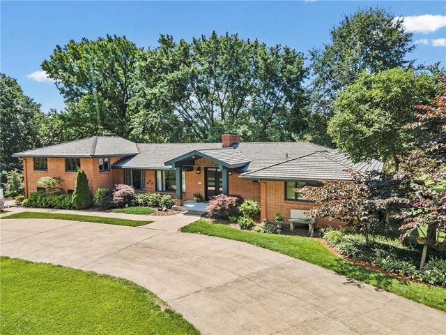 425 S Woodland Drive, Kansas City, MO 64118