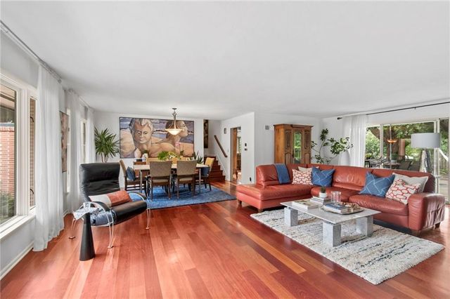 425 S Woodland Drive, Kansas City, MO 64118