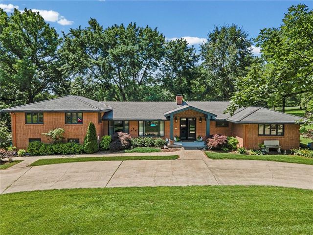 425 S Woodland Drive, Kansas City, MO 64118