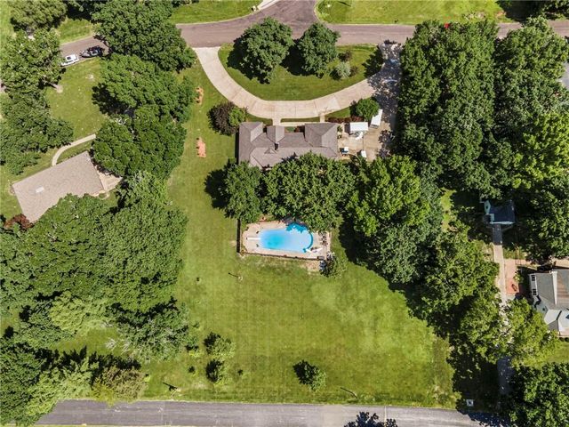 425 S Woodland Drive, Kansas City, MO 64118