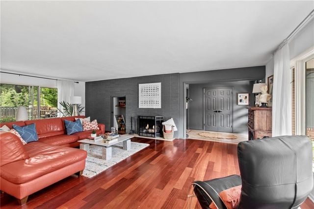 425 S Woodland Drive, Kansas City, MO 64118