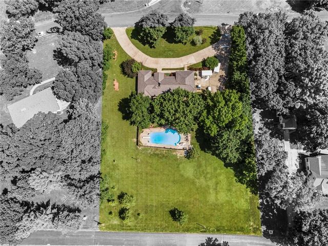 425 S Woodland Drive, Kansas City, MO 64118