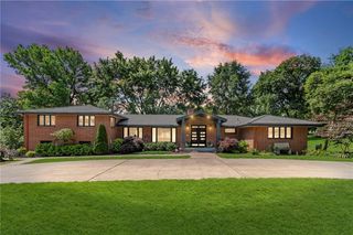 425 S Woodland Drive, Kansas City, MO 64118