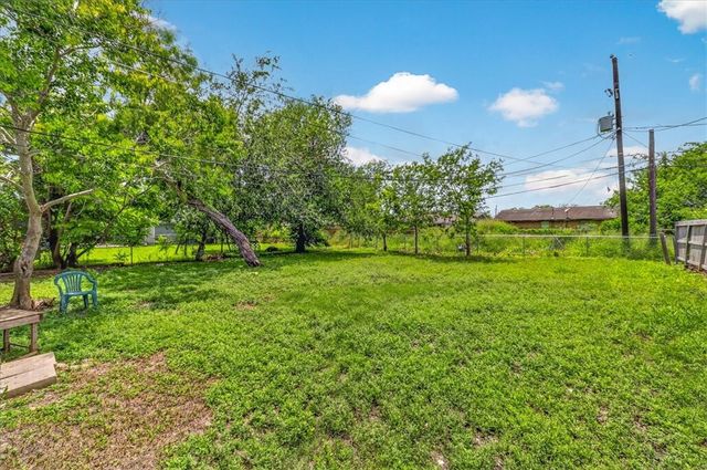 5329 Alaniz Dr, Corpus Christi, TX 78415
