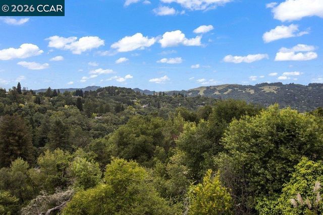 126 La Espiral, Orinda, CA 94563