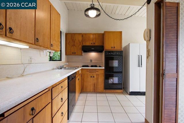 126 La Espiral, Orinda, CA 94563