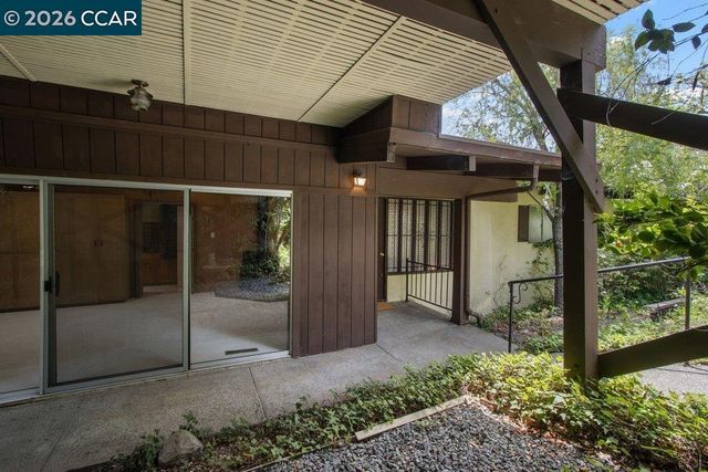 126 La Espiral, Orinda, CA 94563