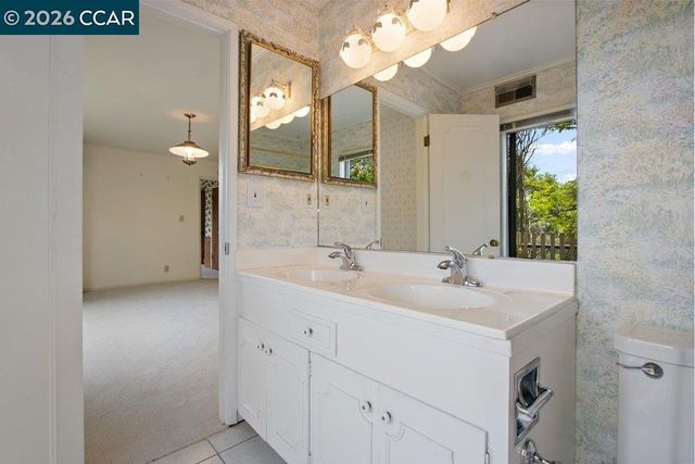 126 La Espiral, Orinda, CA 94563