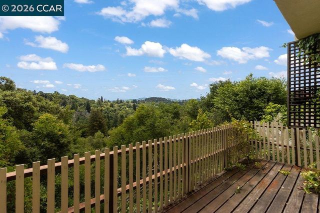 126 La Espiral, Orinda, CA 94563