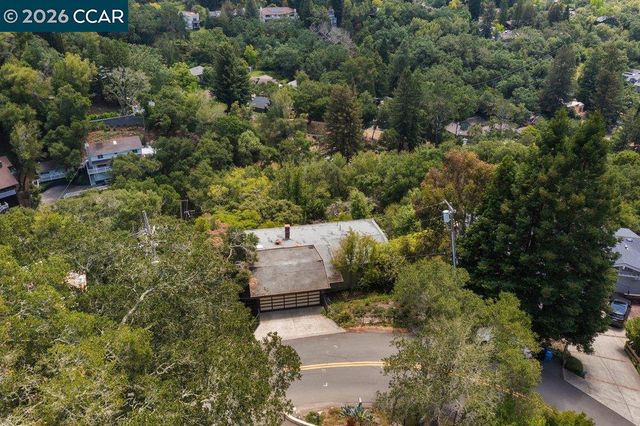 126 La Espiral, Orinda, CA 94563