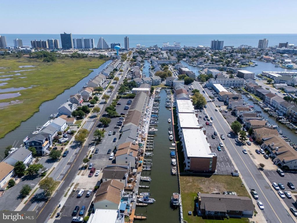 Image 4 of property listing at 721-B 94TH ST #JJ2, Ocean City, MD 21842
