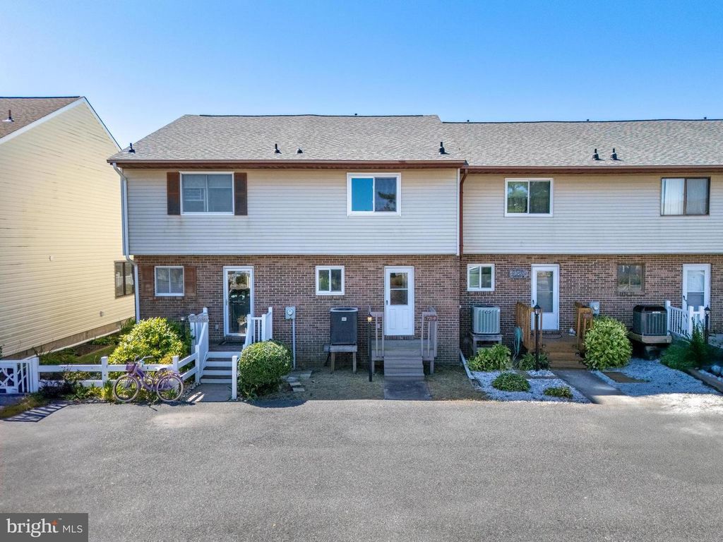 Image 5 of property listing at 721-B 94TH ST #JJ2, Ocean City, MD 21842