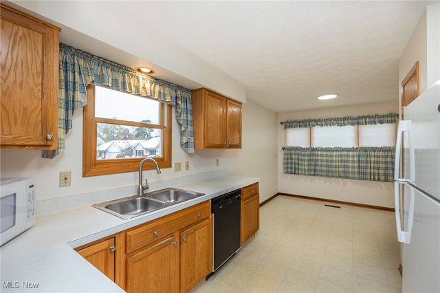 587 Thornberry Lane, Brunswick, OH 44212