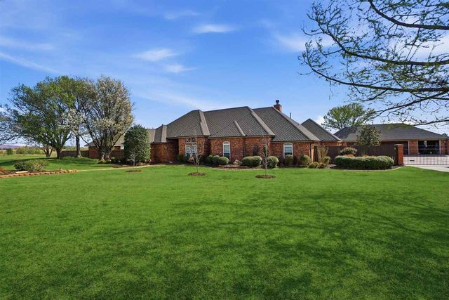 21 NW Pleasant View Ridge, Lawton, OK 73505