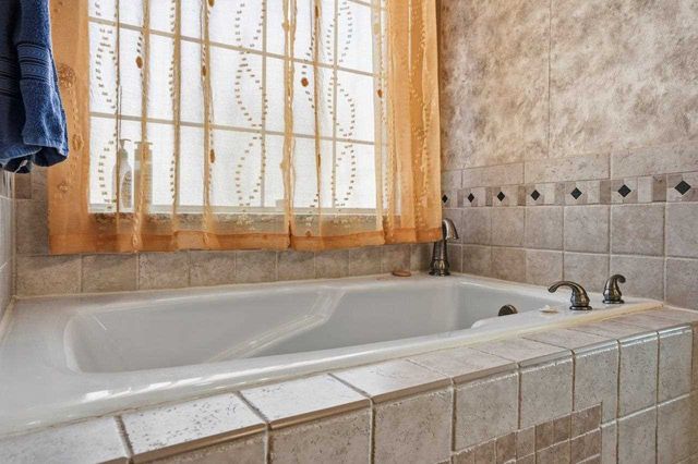 21 NW Pleasant View Ridge, Lawton, OK 73505